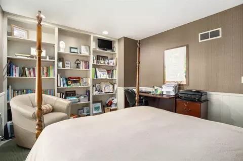 Bedroom - 5345 Squires Mnr, Jackson, MI 49201 photo 5 of 9