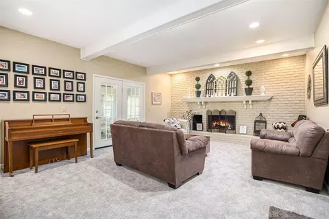 Living - 5345 Squires Mnr, Jackson, MI 49201 photo 3 of 3