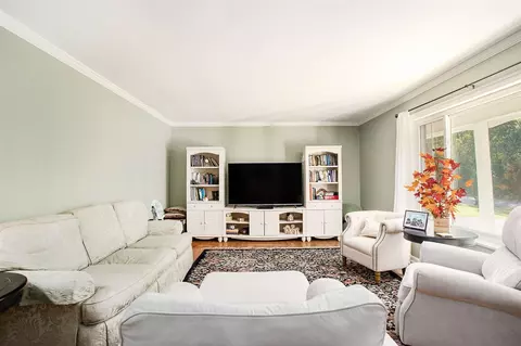 Living - 5345 Squires Mnr, Jackson, MI 49201 photo 1 of 3