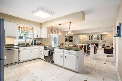Kitchen - 5345 Squires Mnr, Jackson, MI 49201 photo 1 of 3