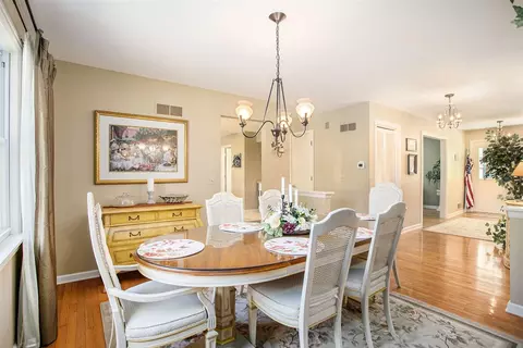 Dining - 5345 Squires Mnr, Jackson, MI 49201 photo 3 of 3