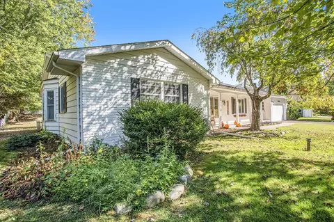 Exterior - 5345 Squires Mnr, Jackson, MI 49201 photo 2 of 9