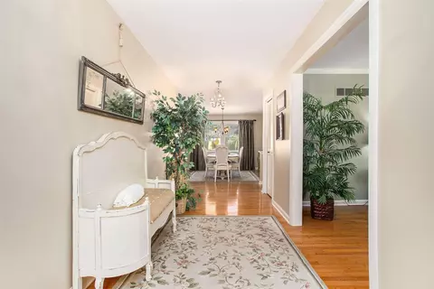 Entry Way - 5345 Squires Mnr, Jackson, MI 49201 photo 1 of 3