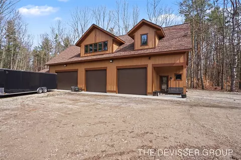 5837 Timber Blf, Fennville, MI 49408