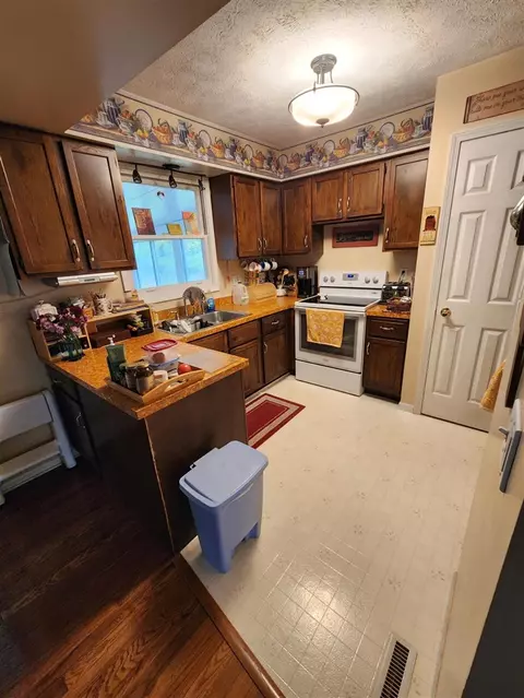 936 James, Plainwell, MI 49080 photo 6