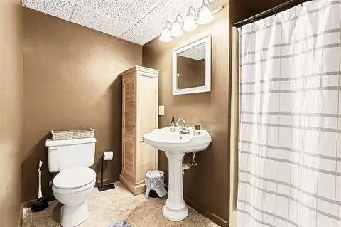 Bath - 418 Rust, Big Rapids, MI 49307 photo 3 of 3