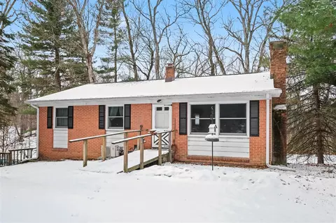 7945 Pine Is, Belmont, MI 49306