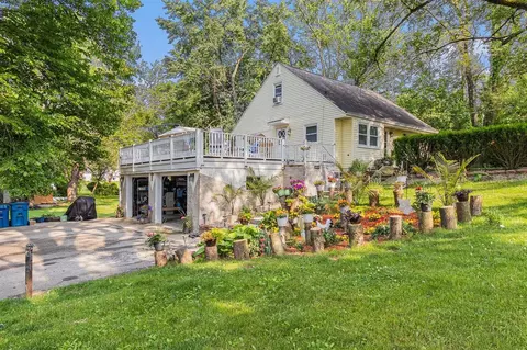 3104 Courtlandt, Kalamazoo, MI 49004