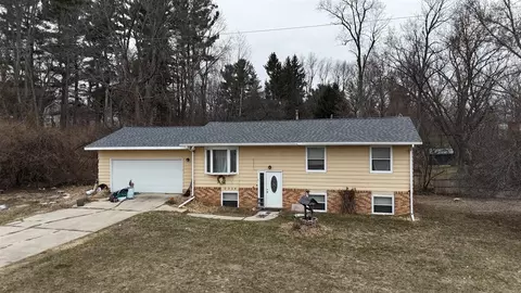 2326 Pioneer, Jackson, MI 49201
