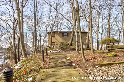 2421 Crescent Walk, Macatawa, MI 49434