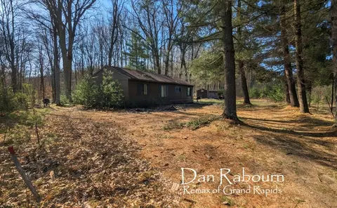 5263 E 8 Mile, Luther, MI 49656