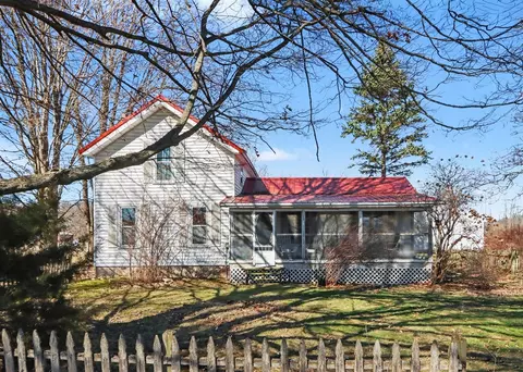 8004 W W, Schoolcraft, MI 49087