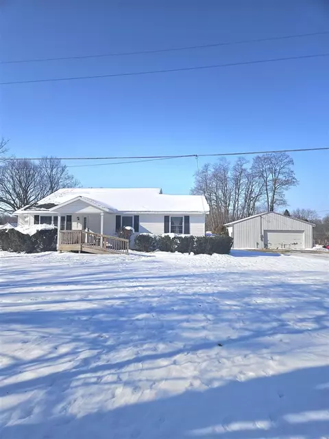 9531 Pine Is, Sparta, MI 49345