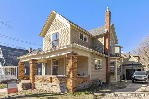 921 Fairmount, Grand Rapids, MI 49506