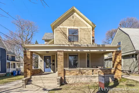 921 Fairmount, Grand Rapids, MI 49506