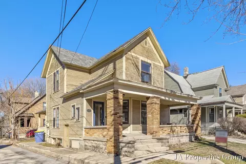 921 Fairmount, Grand Rapids, MI 49506