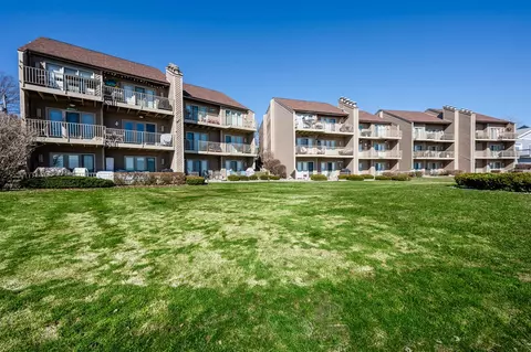 5251 Paw Paw Lk #16, Coloma, MI 49038