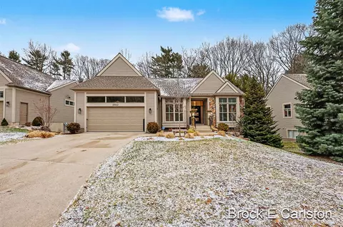 2062 W W Gln, Norton Shores, MI 49441