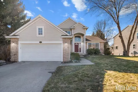 975 Dogwood Mdws, Ada, MI 49301