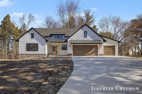 2160 Engleside, Grand Rapids, MI 49546