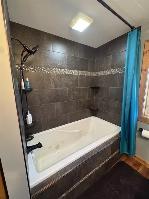 Bath - 3382 Pinecrest, Gladwin, MI 48624 photo 1 of 5