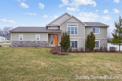 8726 Rainbows End, Caledonia, MI 49316