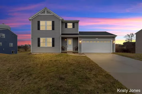 426 Oak Vw, Middleville, MI 49333