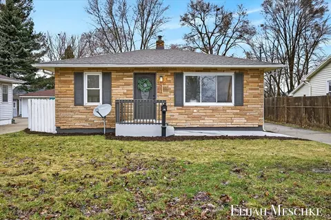 27 Maplelawn, Grand Rapids, MI 49548