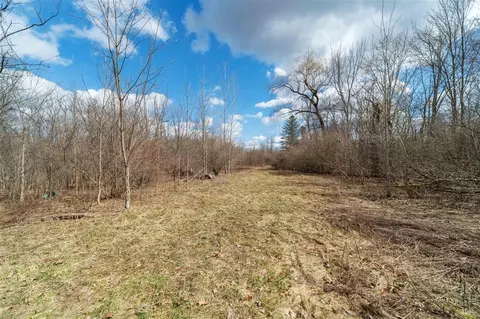 2725 S Duck Lk, Highland, MI 48356