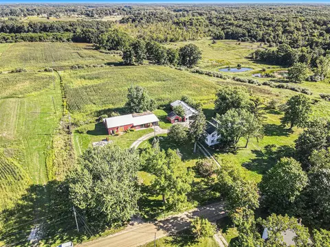 7350 Sanford, Howell, MI 48855