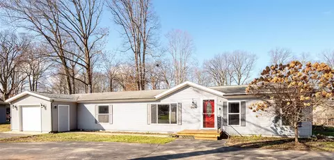 5074 Woodward, Coloma, MI 49038