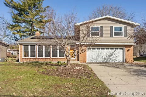5023 Creekview, Grand Rapids, MI 49508