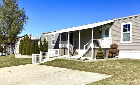 7391 Maple, Belmont, MI 49306