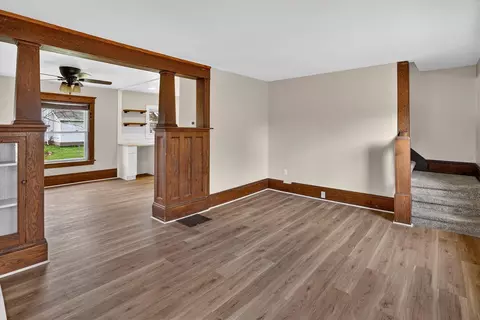 Living - 406 E Mcdevitt, Jackson, MI 49203 photo 3 of 3