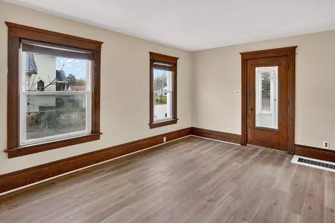 Living - 406 E Mcdevitt, Jackson, MI 49203 photo 2 of 3