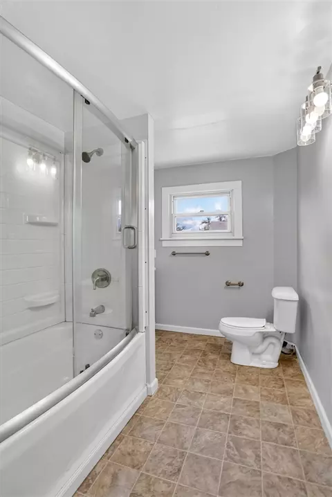 Bath - 406 E Mcdevitt, Jackson, MI 49203 photo 2 of 3