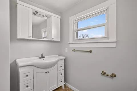 Bath - 406 E Mcdevitt, Jackson, MI 49203 photo 3 of 3