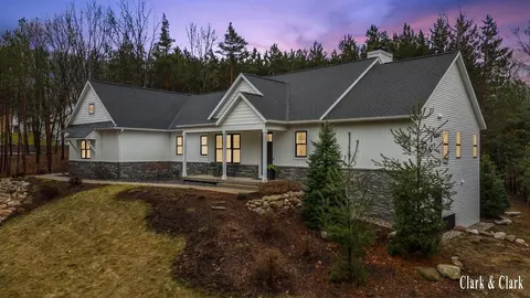 10660 Kissing Rdg, Lowell, MI 49331