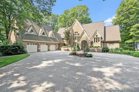 5285 N Lakeshore, Holland, MI 49424