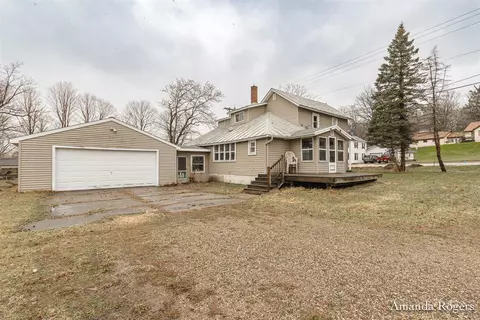 926 E Main, Lowell, MI 49331