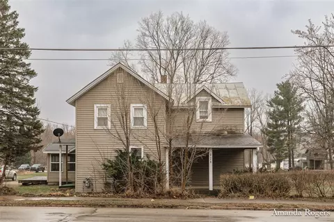 Exterior - 926 E Main, Lowell, MI 49331 photo 2 of 6