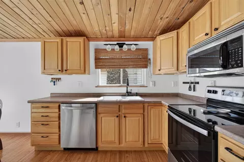 Kitchen - 11974 Bradley, Jerome, MI 49249 photo 2 of 2