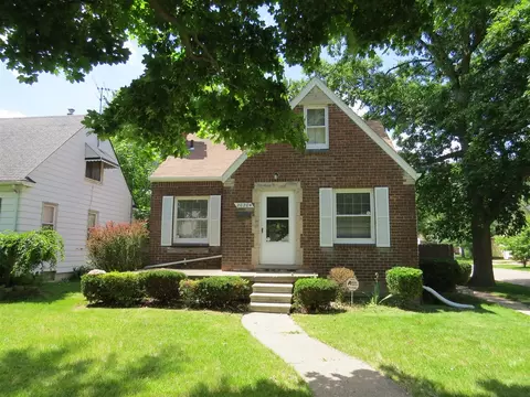 20204 Kenosha, Harper Woods, MI 48225
