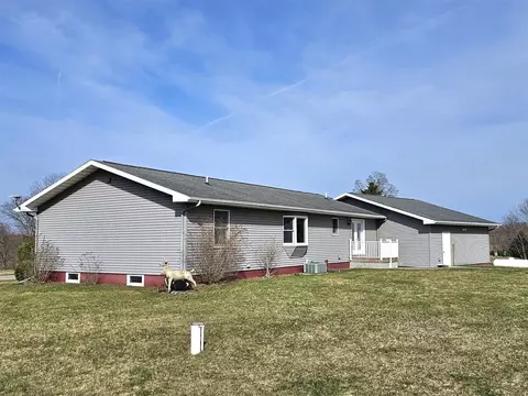 1001 Rierson, Bronson, MI 49028 photo 3