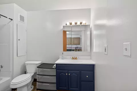 Bath - 609 Webb, Jackson, MI 49202 photo 1 of 3