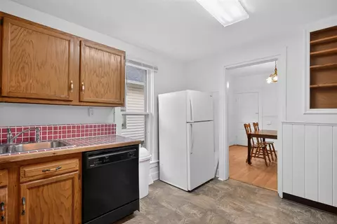 Kitchen - 609 Webb, Jackson, MI 49202 photo 4 of 4