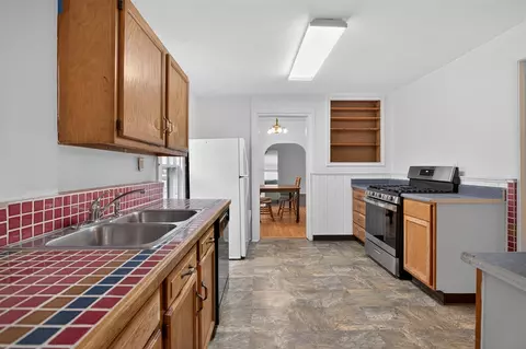Kitchen - 609 Webb, Jackson, MI 49202 photo 2 of 4