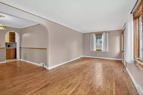 Living - 6246 S Brooklyn, Jackson, MI 49201 photo 4 of 5