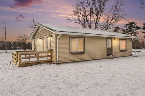 33273 E Palmer Lk, Colon, MI 49040