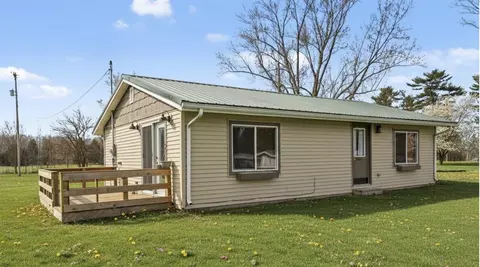 33273 E Palmer Lk, Colon, MI 49040